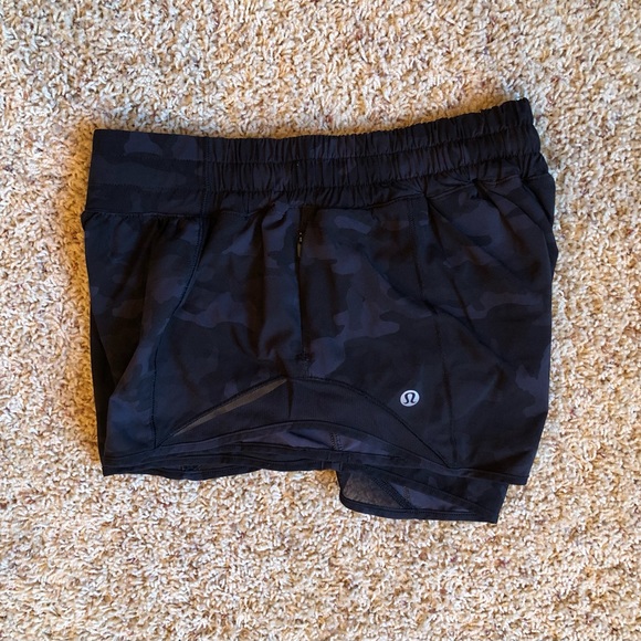 Lululemon Hotty Hot Short II 2.5” Incognito Camo Multi Grey / Black W7ATIR Sz 6 - Picture 7 of 8